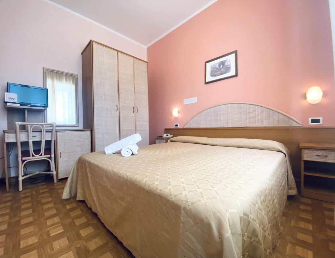 Hotel Villa Grazia チェゼナーティコ エクステリア 写真