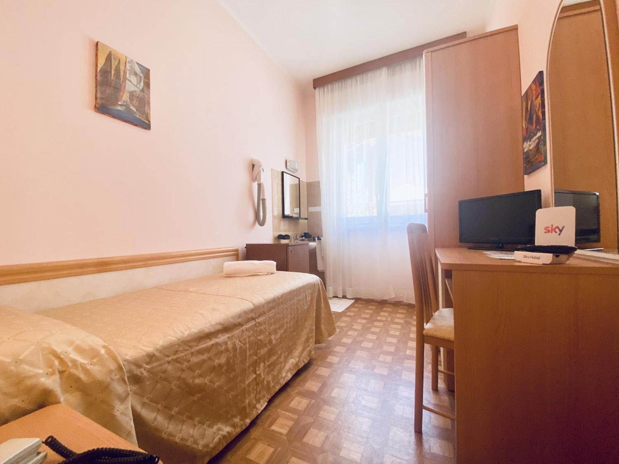 Hotel Villa Grazia チェゼナーティコ 部屋 写真